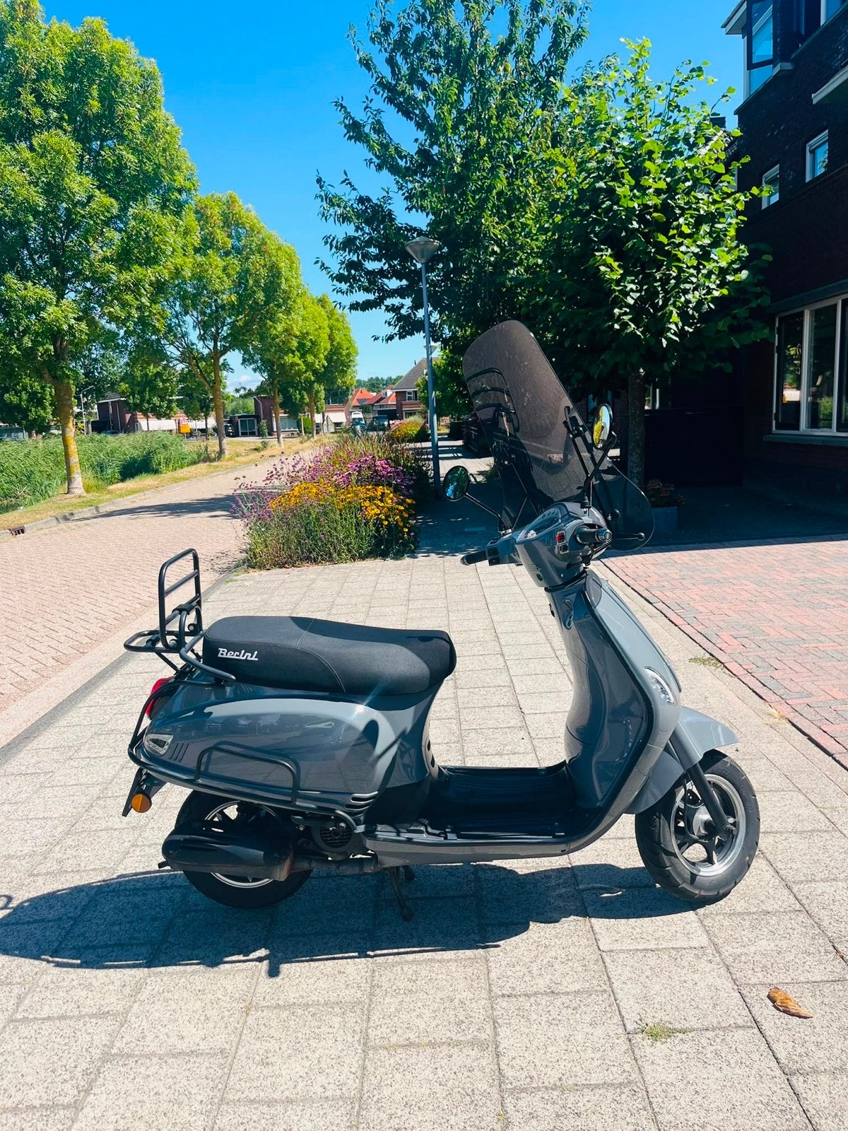 Berini Napoli scooter met accessoires, Fietsen en Brommers, Ophalen, Zo goed als nieuw, Maximaal 25 km/u