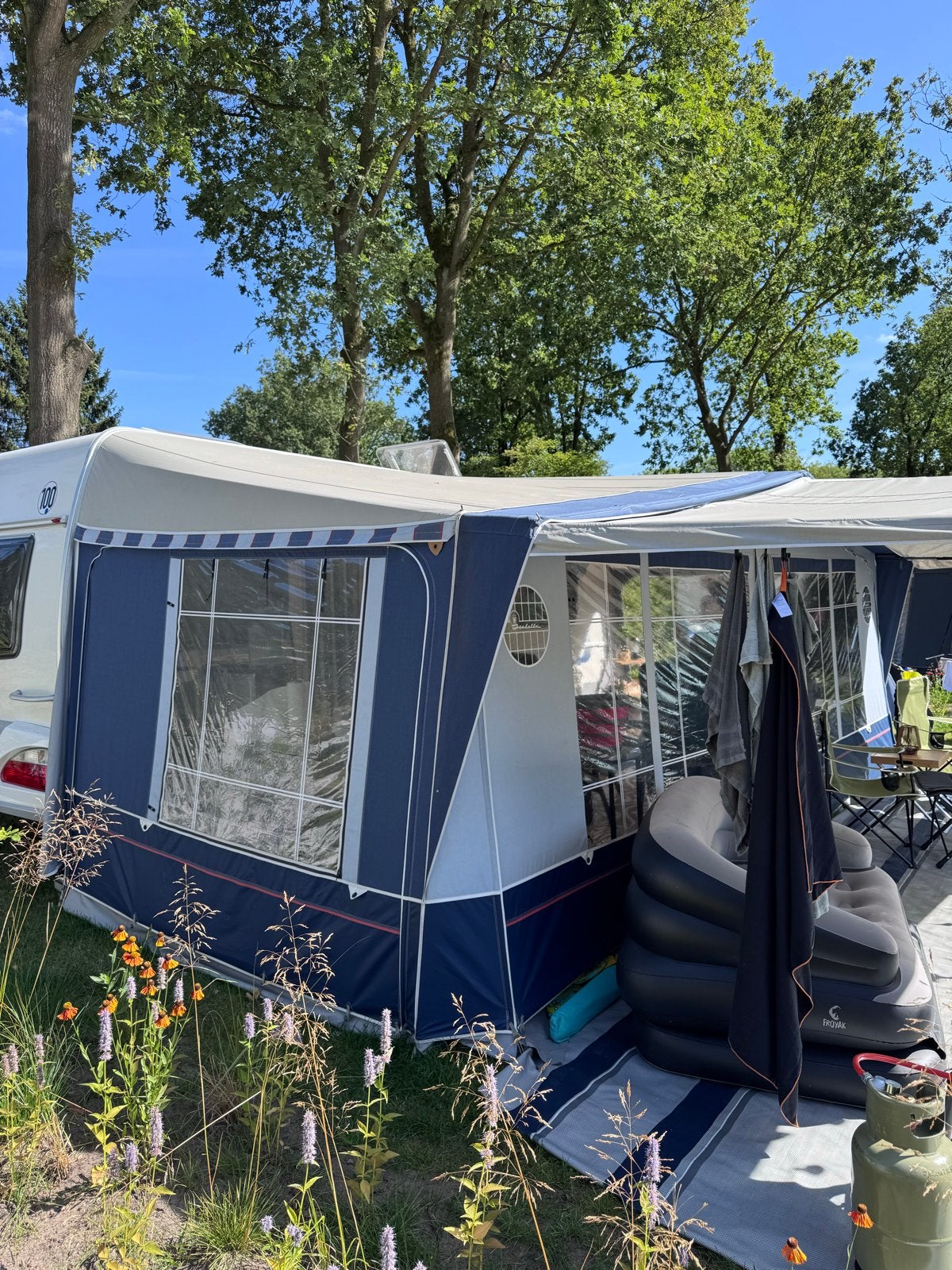Isabella Capri de Luxe A1025 +Luifel + 2x CarbonX | Voortent, Caravans en Kamperen, Ophalen of Verzenden, Gebruikt