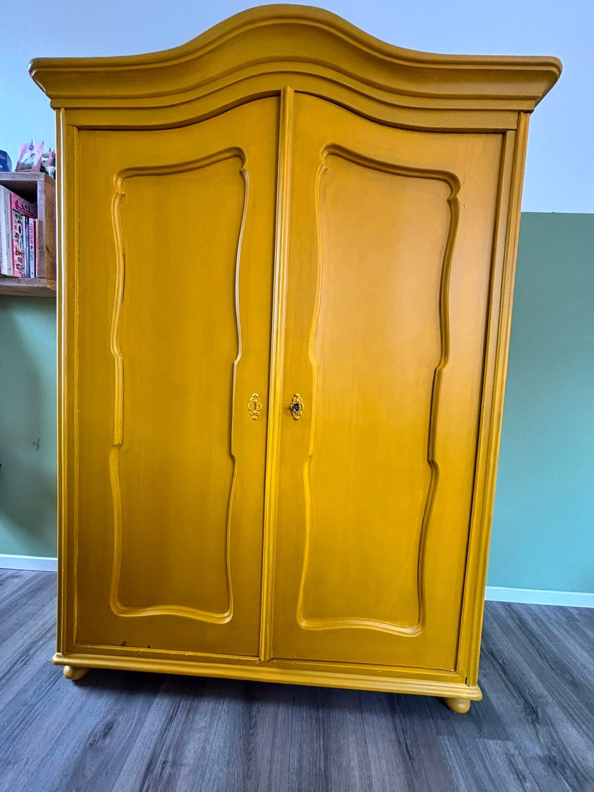 Biedermeier  kledingkast  okergeel  zeer mooie staat!, Ophalen