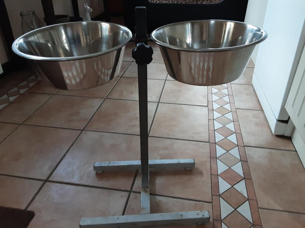 Voerbakken hond, Ophalen, Verstelbaar