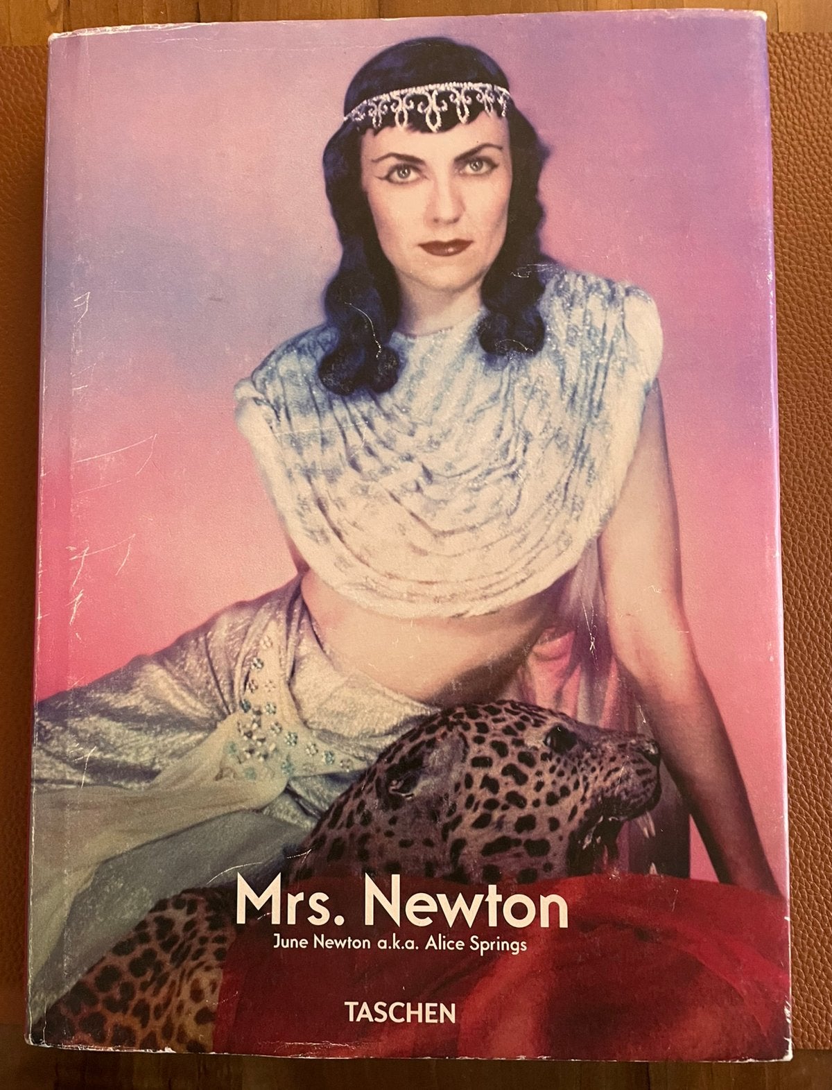 Mrs. Newton June Newton a.k.a. Alice Springs, Ophalen of Verzenden, Zo goed als nieuw, Overige onderwerpen