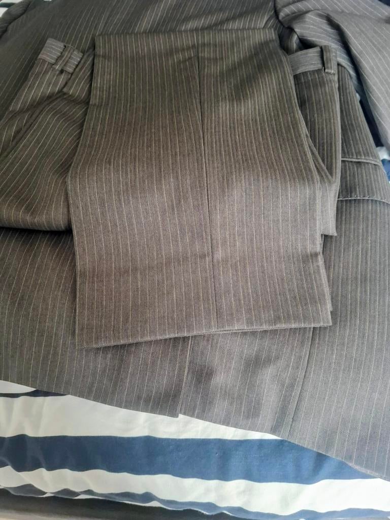 Stijlvol Kostuum Maat 52 - Puur  Wol, Kleding | Heren, Ophalen of Verzenden, Zo goed als nieuw, Maat 52/54 (L), Grijs