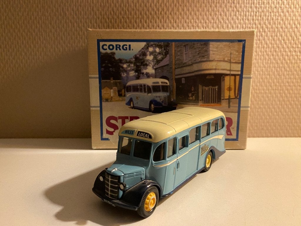 Corgi - Strathblair Bedford ob Coach Wiles, Hobby en Vrije tijd, Modelauto's | 1:50, Ophalen of Verzenden, Nieuw, Bus of Vrachtwagen