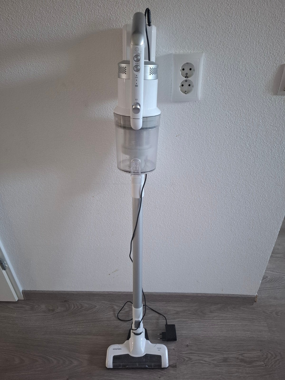 Grundig Steelstofzuiger - Draadloos en Krachtig, Ophalen, Overige merken, Draadloos, Zo goed als nieuw