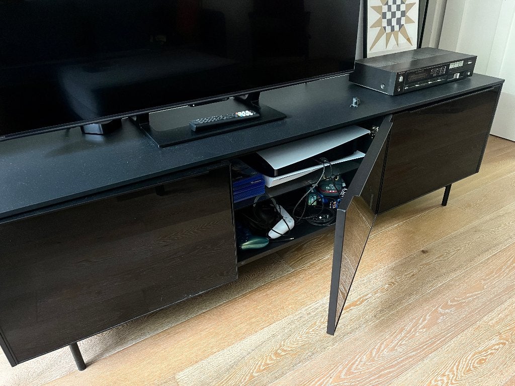 TV Meubel RÄNNAS IKEA zwart (tv furniture black), Huis en Inrichting, Ophalen, 150 tot 200 cm, Zo goed als nieuw, Overige houtsoorten