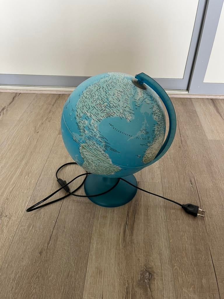 Wereldbol/ globe met verlichting, Huis en Inrichting, Woonaccessoires | Wereldbollen, Ophalen of Verzenden, Zo goed als nieuw