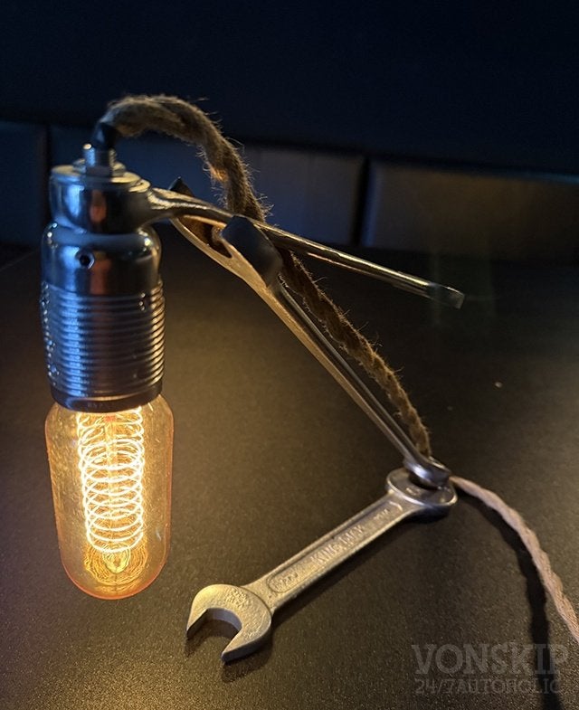 Handgemaakte industriële tafellamp van vintage steeksleutels, Dimbaar, 27 cm, Nieuw, Sfeerlamp