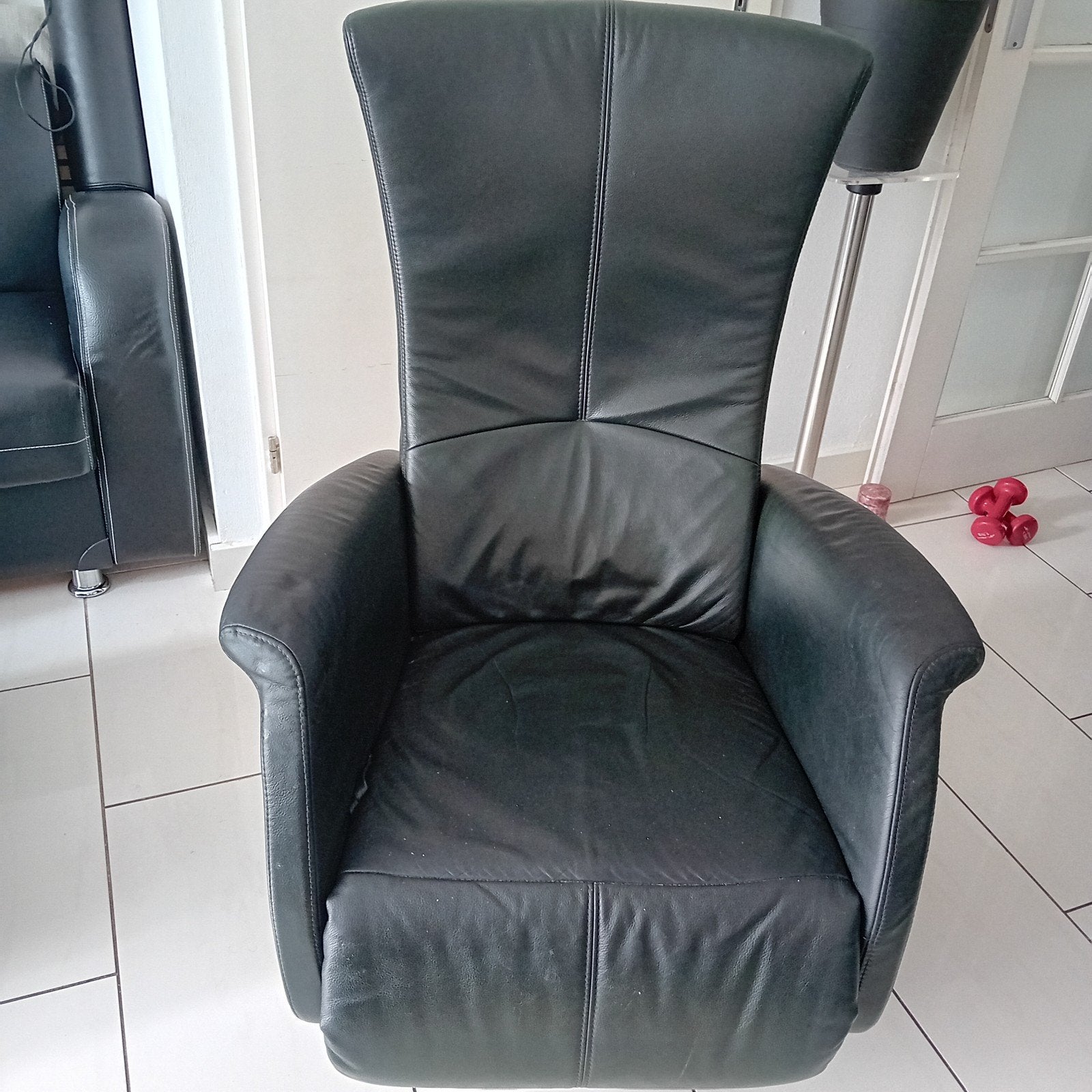 Zwarte leren relaxfauteuil met draaivoet 2x, Huis en Inrichting, Fauteuils, Gebruikt, Modern, Comfort, 75 tot 100 cm, Ophalen of Verzenden