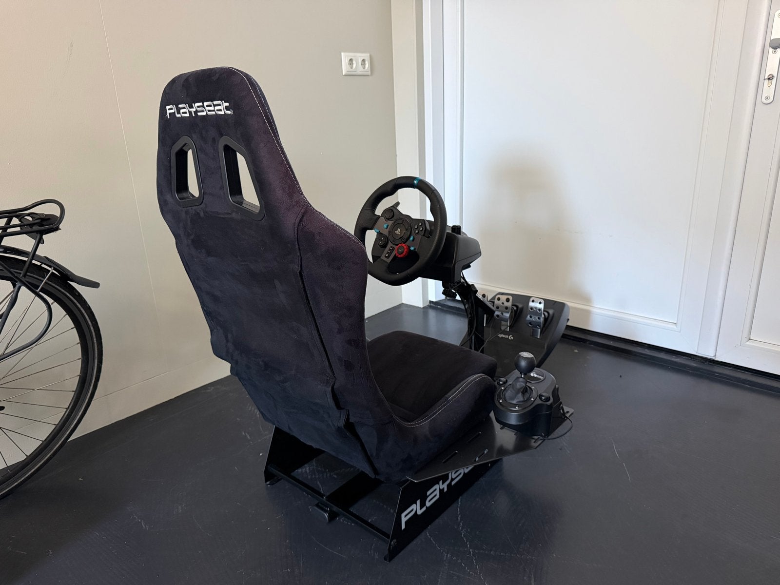 Playseat Evolution Alcantara met Logitech G29 racestuur, Racestoel, Force feedback, Zo goed als nieuw, Playseat