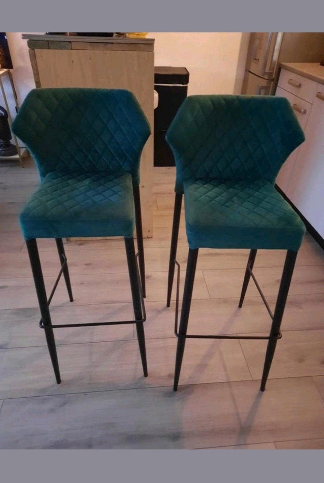 Set van 2 groene barkrukken - Comfortabel en stijlvol, Huis en Inrichting, Barkrukken, 2 krukken, Ophalen, Gebruikt, 60 tot 90 cm