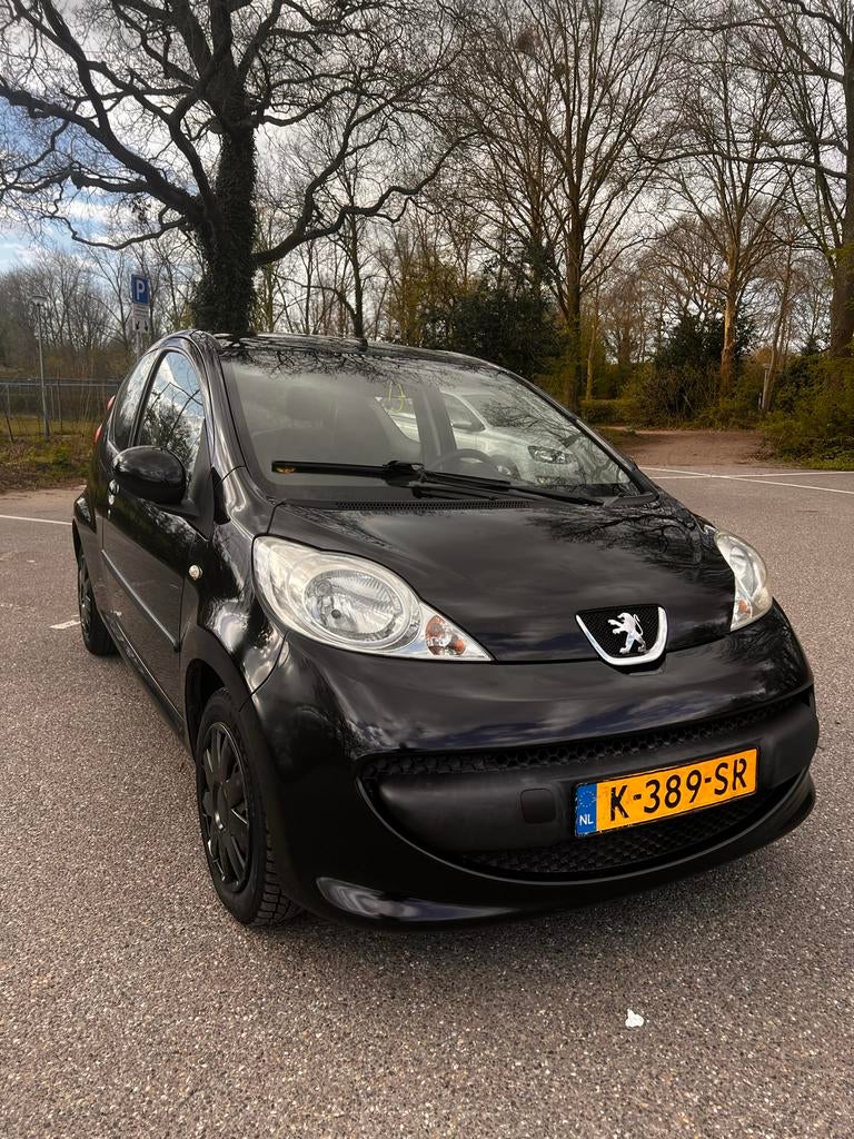 Peugeot 107 1.0 Nieuwe apk + nieuwe koppeling. 2sleutels, Zwart, 765 kg, 4 stoelen, Handgeschakeld