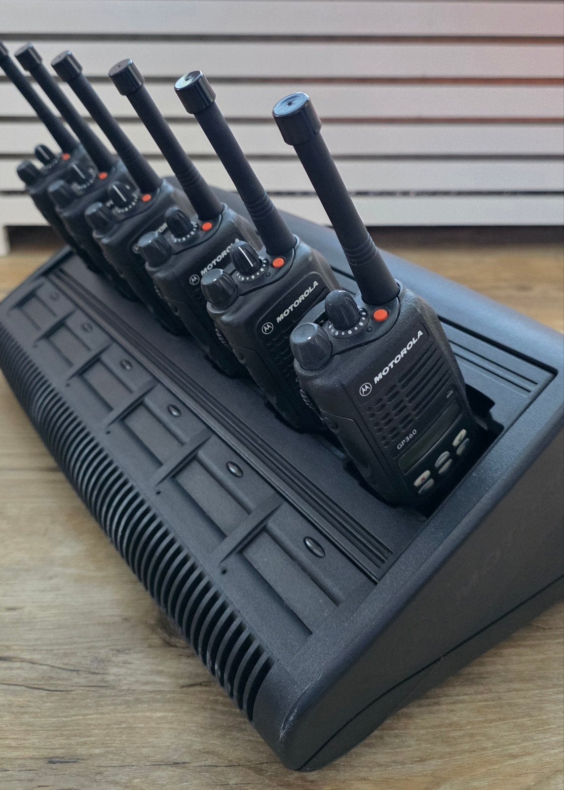 Motorola GP360 Portofoons met 6-voudige lader, Gebruikt, 5 tot 15 km, Ophalen of Verzenden, Portofoon of Walkie-talkie