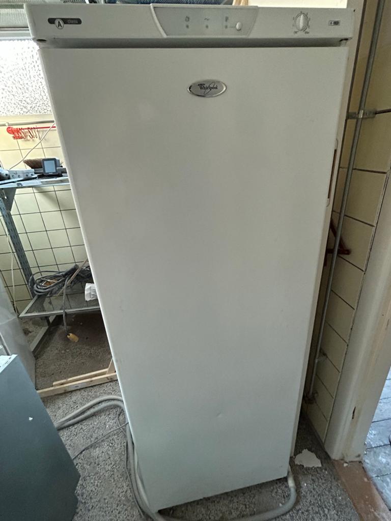 Whirlpool Vrieskast, Huis en Inrichting, Badkamer | Complete badkamers, Ophalen of Verzenden, Gebruikt