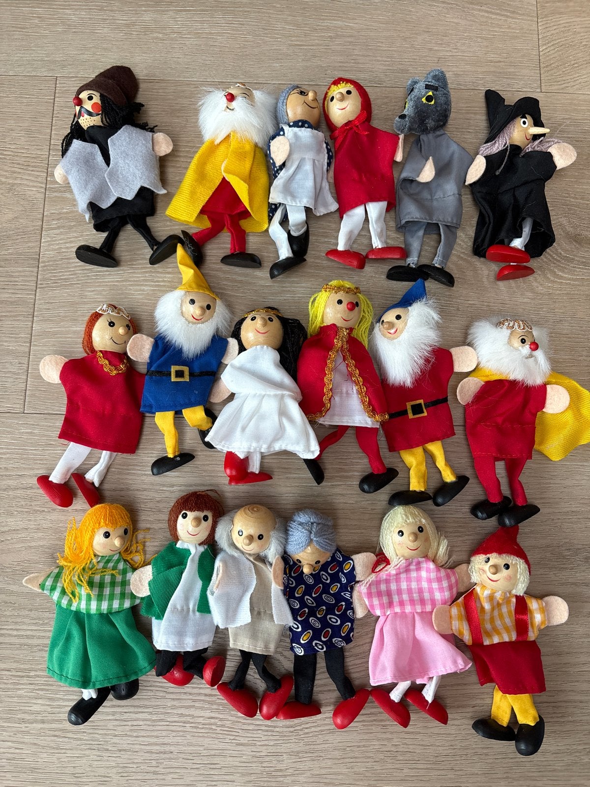 18 Nieuwe Houten Vingerpoppetjes. Sprookjes., Kinderen en Baby's, Ophalen of Verzenden, Nieuw, Overige typen