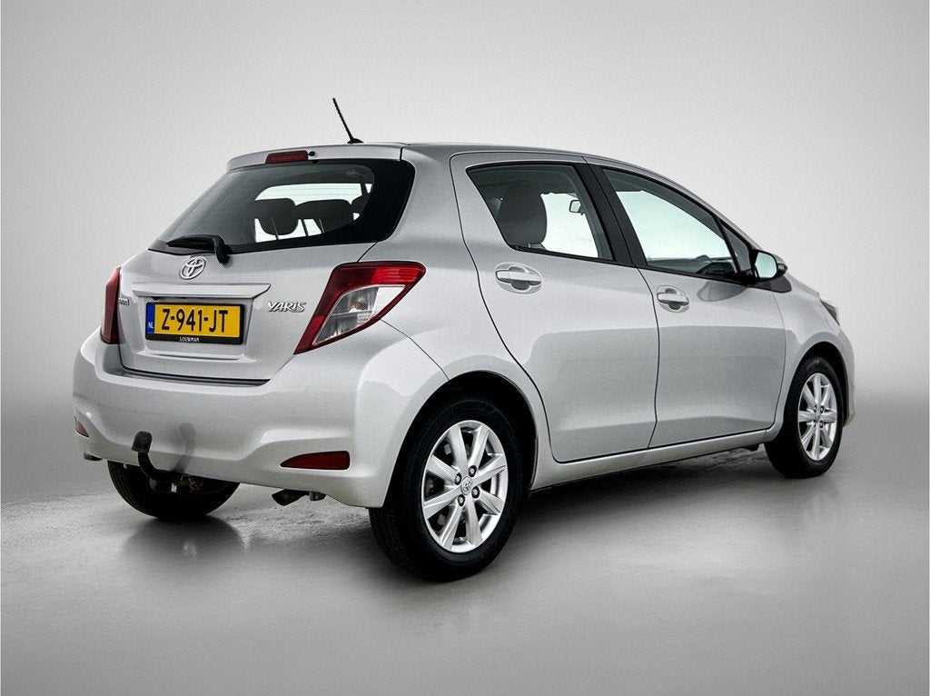 Toyota Yaris 1.3 VVT-i Aspiration | Camera | LM Velgen | Tre, Voorwielaandrijving, Zwart, 1329 cc, Bedrijf