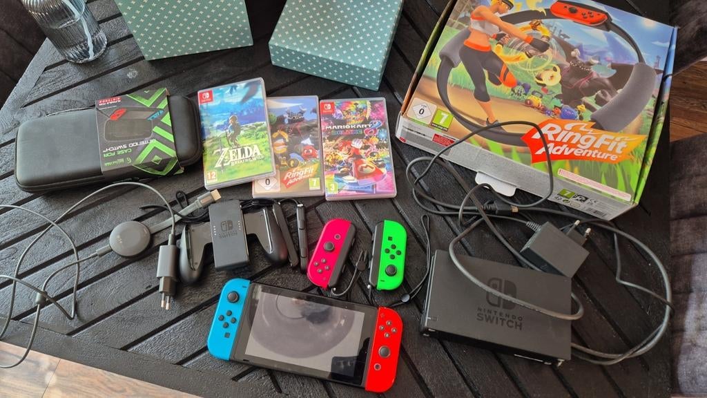 Nintendo Switch HAC-001(-01) met 4 controllers en games, Avontuur en Actie, Eén computer, Ophalen of Verzenden, Zo goed als nieuw