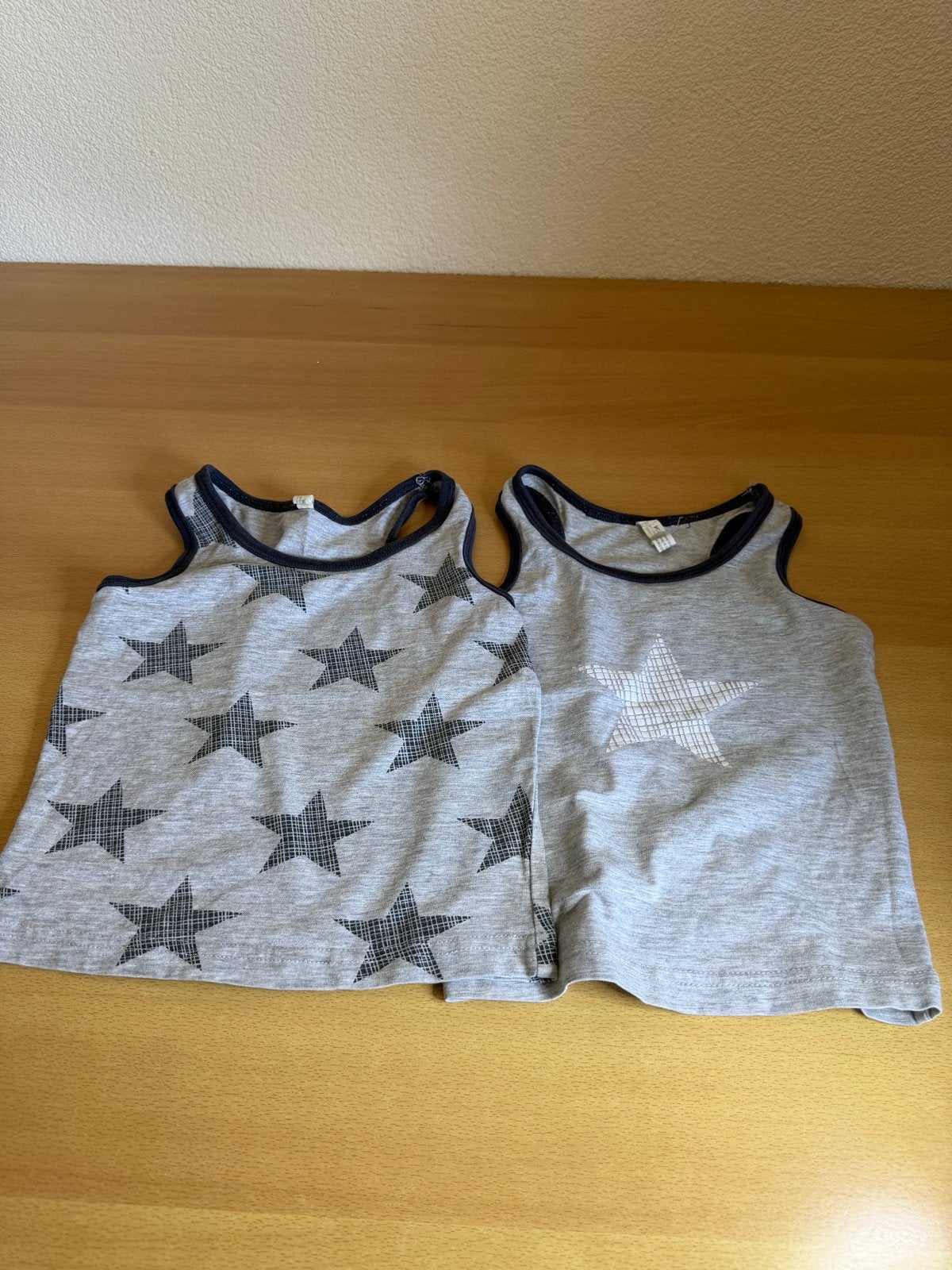 2 HEMA hemdjes met sterren - Maat 86/92, Ophalen of Verzenden, Zo goed als nieuw, Jongen of Meisje, Nacht- of Onderkleding