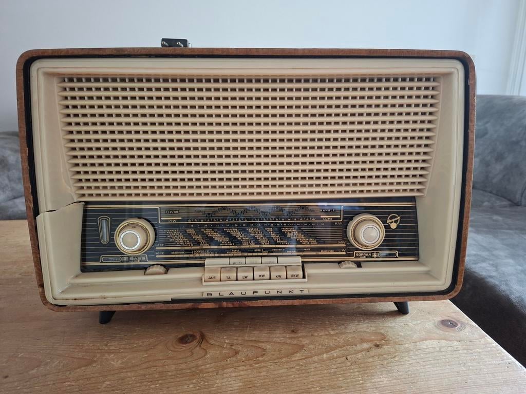 Vintage Blaupunkt radio, Ophalen
