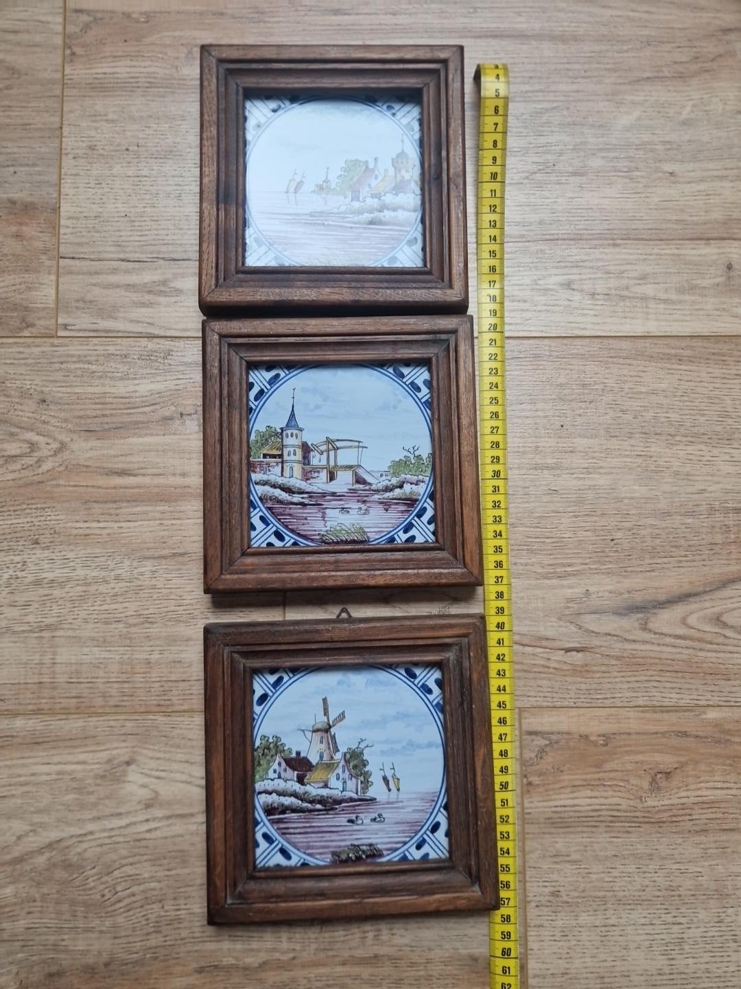 3 vintage Hollandse tegeltjes in houten lijst – molen & land, Ophalen