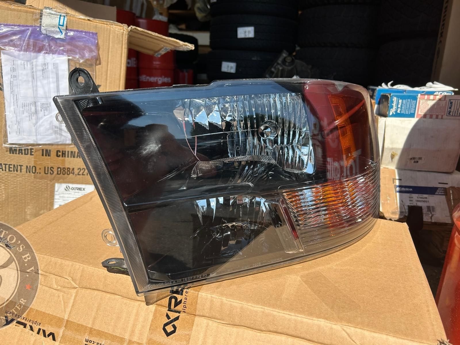 Dodge RAM DS koplamp links - origineel Mopar onderdeel, Auto-onderdelen, -, Overige automerken, Nieuw, Ophalen of Verzenden
