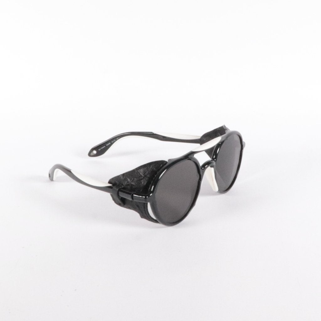 Givenchy GV 7038/S Zonnebril - Nette Staat, Flex Ltd., Gebruikt, https://flex.com/contact-us, Nobelstraat 10, 5807 GA Oostrum LB, Limburg, Nederland