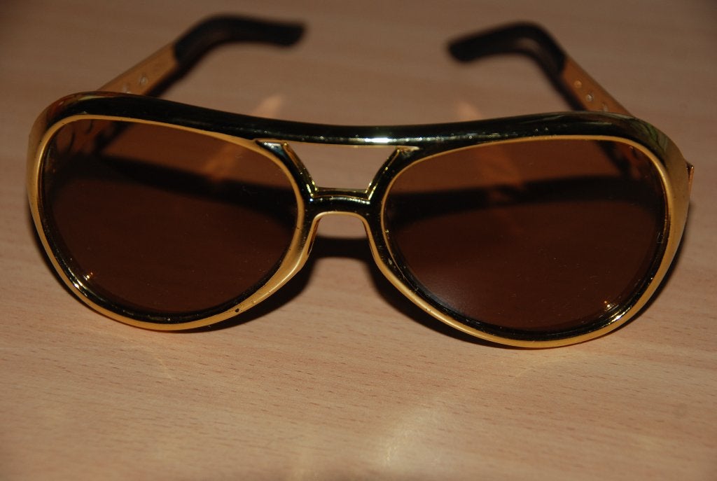 Gouden zonnebril., Ophalen of Verzenden, Zo goed als nieuw, Carnaval, Accessoires