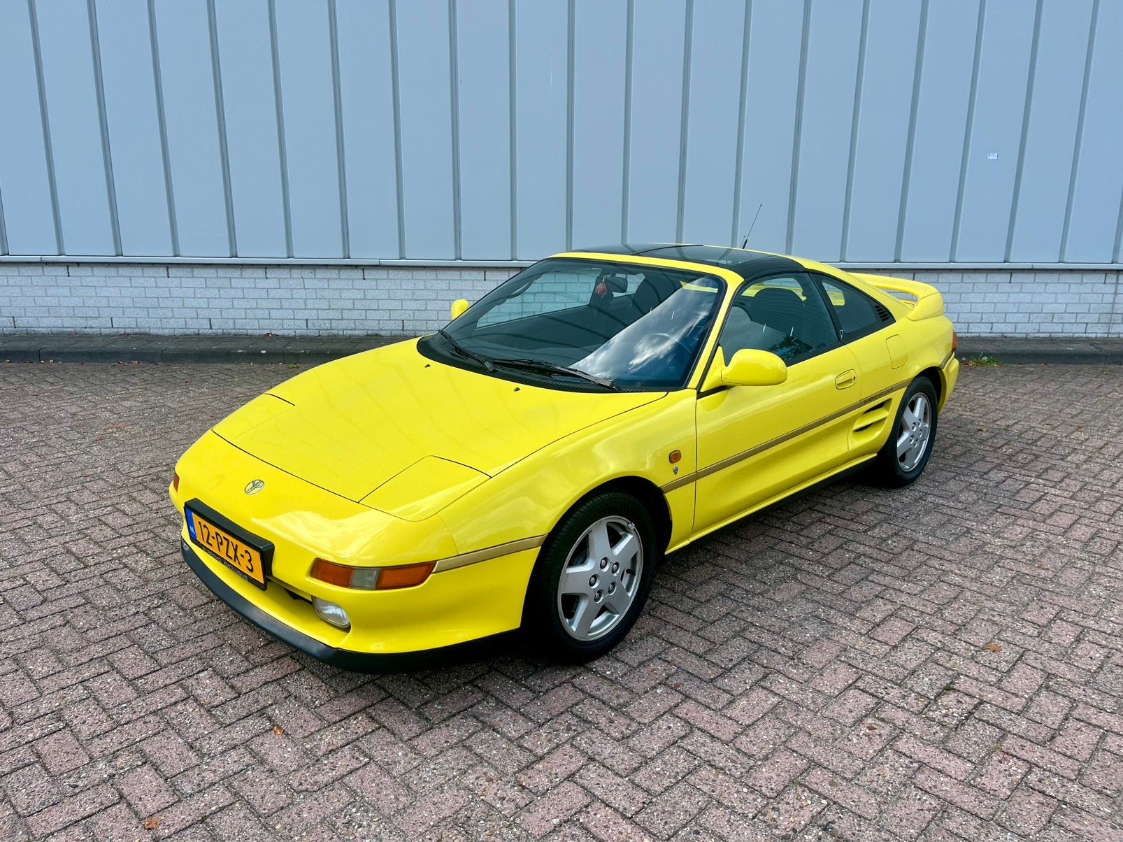 Toyota MR2 2.0 GTi-16v 1993 Geel, Auto's, 1998 cc, 156 pk, 400 kg, 1207 kg