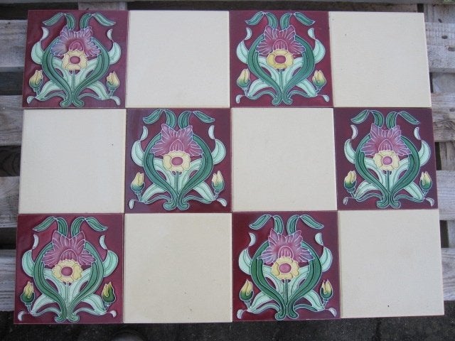 13 stuks wandtegels met bloem in relief 15x15cm, Huis en Inrichting, Ophalen of Verzenden, Zo goed als nieuw, Steen/keramiek