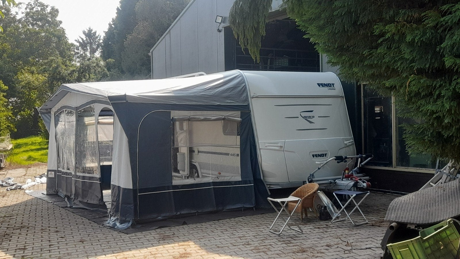 nette voortent brand, Ophalen, Zo goed als nieuw, Brand