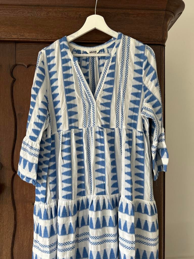 Indiska zomerjurk wit/blauw met geometrisch patroon, Maat 38/40 (M), Blauw, Ophalen of Verzenden, Zo goed als nieuw