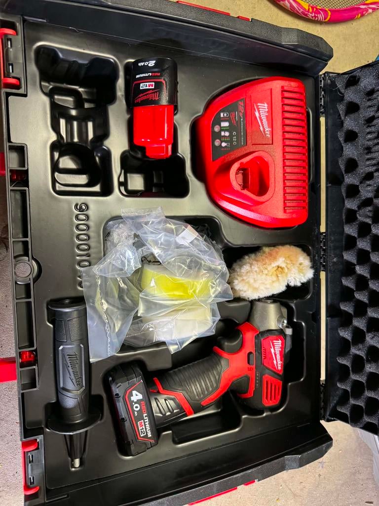 Milwaukee polijst-/schuurmachine, Ophalen, Zo goed als nieuw, Minder dan 600 watt, Vlakschuurmachine