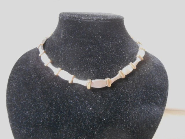 Elegante (titanium?) ketting met goudkleurige accenten, Sieraden, Tassen en Uiterlijk, Kettingen, Ophalen of Verzenden, Gebruikt