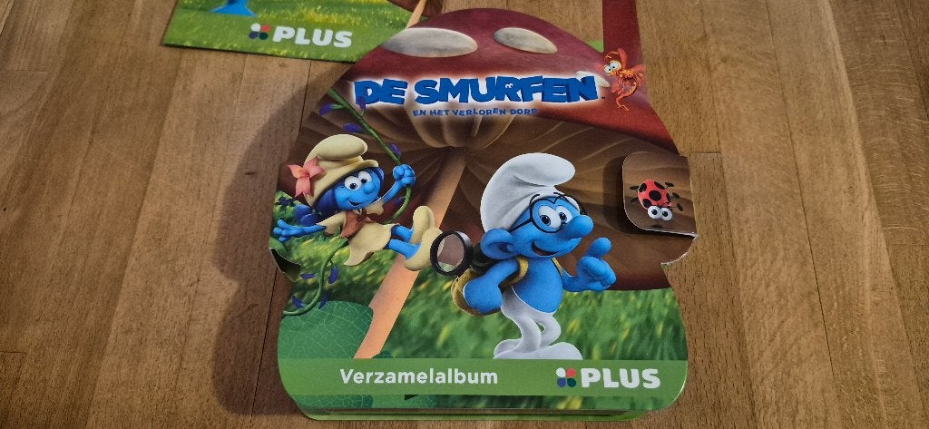 De Smurfen verzamelalbum En De Verloren Dorp ., Verzamelen, Ophalen of Verzenden, Zo goed als nieuw, Verschillende Smurfen, Poppetje, Figuurtje of Knuffel