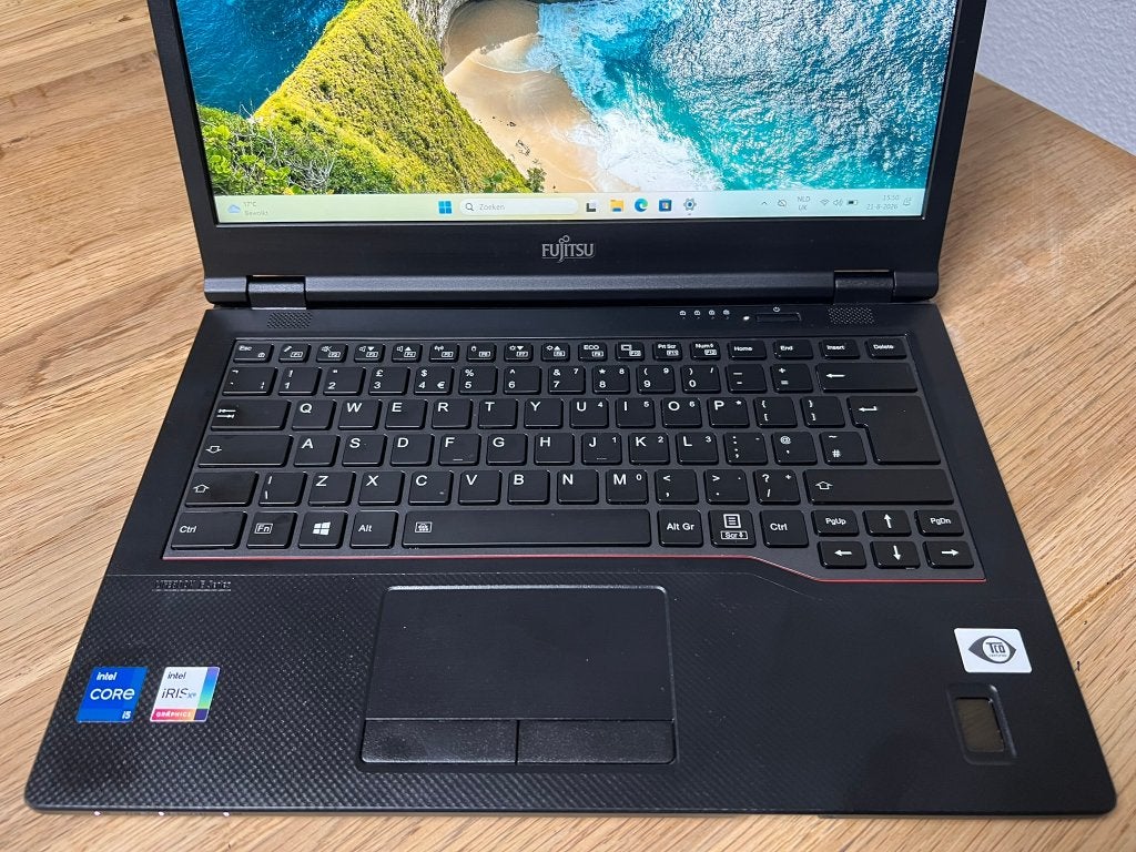 Fujitsu LifeBook E5411 - i5-1135G7, 8GB RAM, 256GB NVMe SSD, 256 GB, Met videokaart, Qwerty, 8 GB