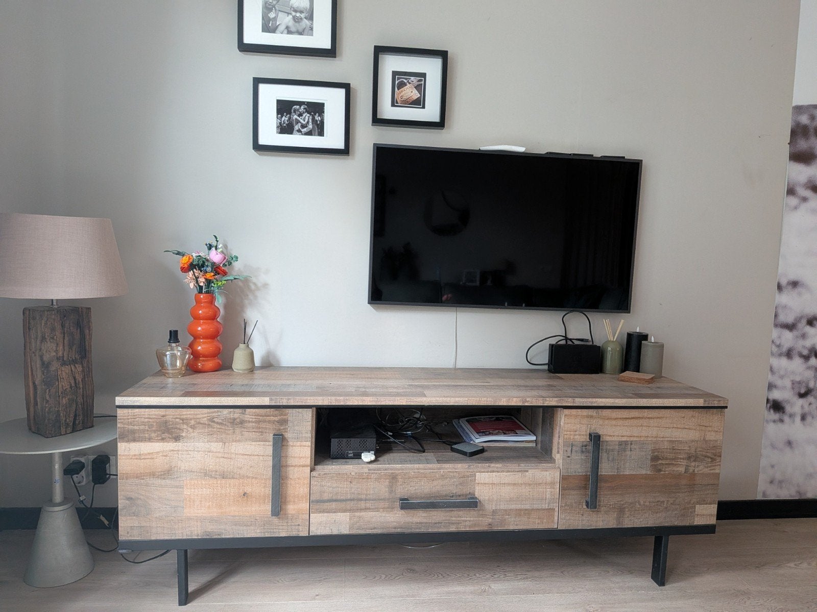 TV-meubel van fineer met metalen onderstel, Huis en Inrichting, Kasten | Televisiemeubels, Minder dan 50 cm, Gebruikt, Industrieel, Modern