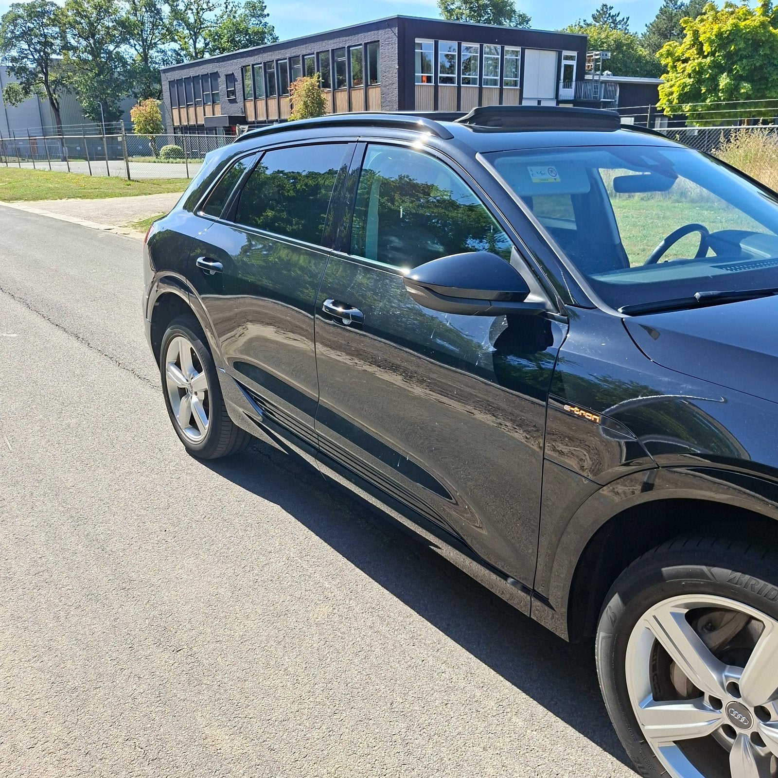 Audi e-tron 50 Quattro 313pk 2019 Zwart, Auto's, Audi, Automaat, 1800 kg, Zwart, 124 €/maand