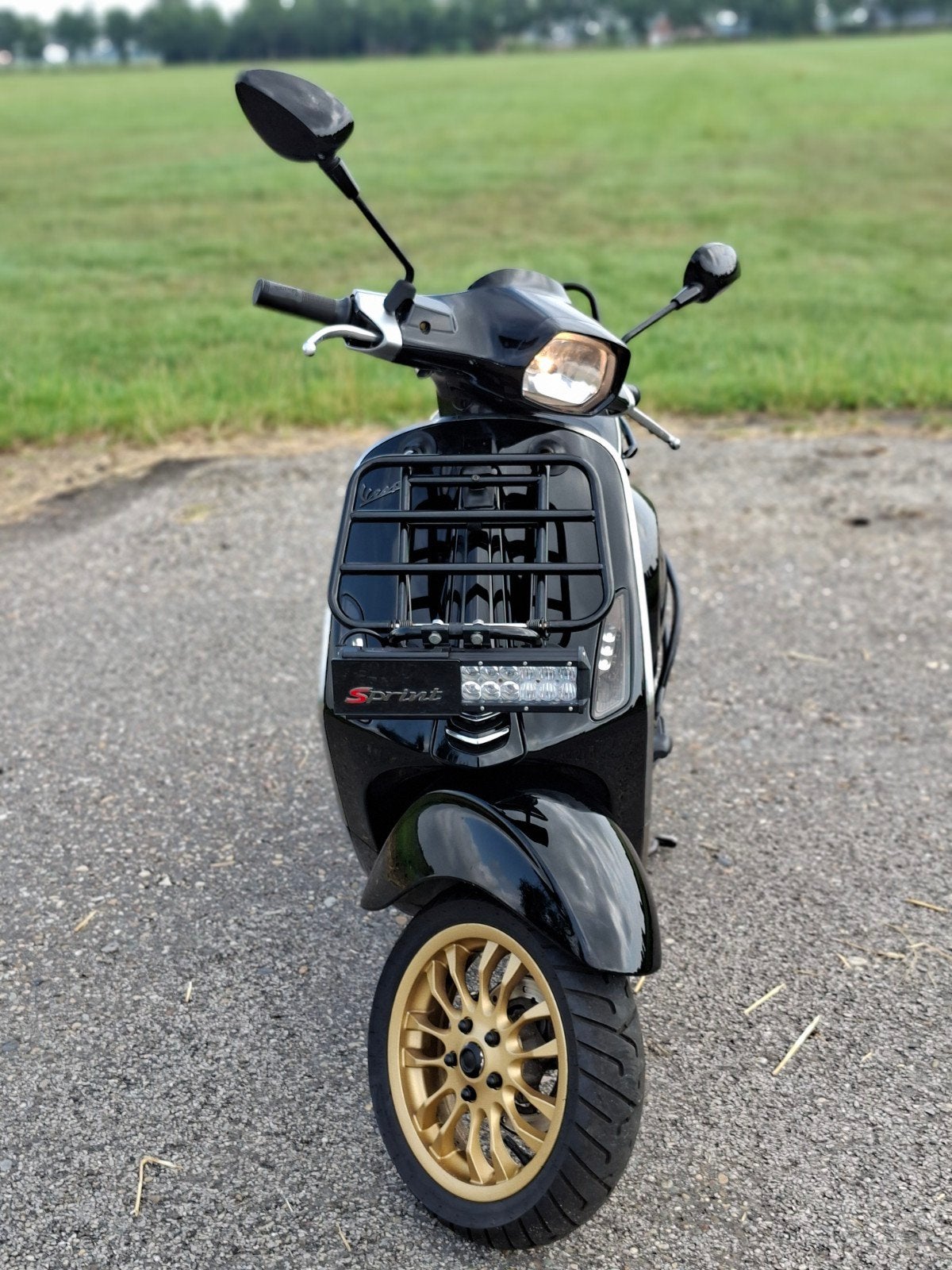 nette vespa sprint full option, Fietsen en Brommers, Scooters | Vespa, Ophalen, Zo goed als nieuw, Benzine