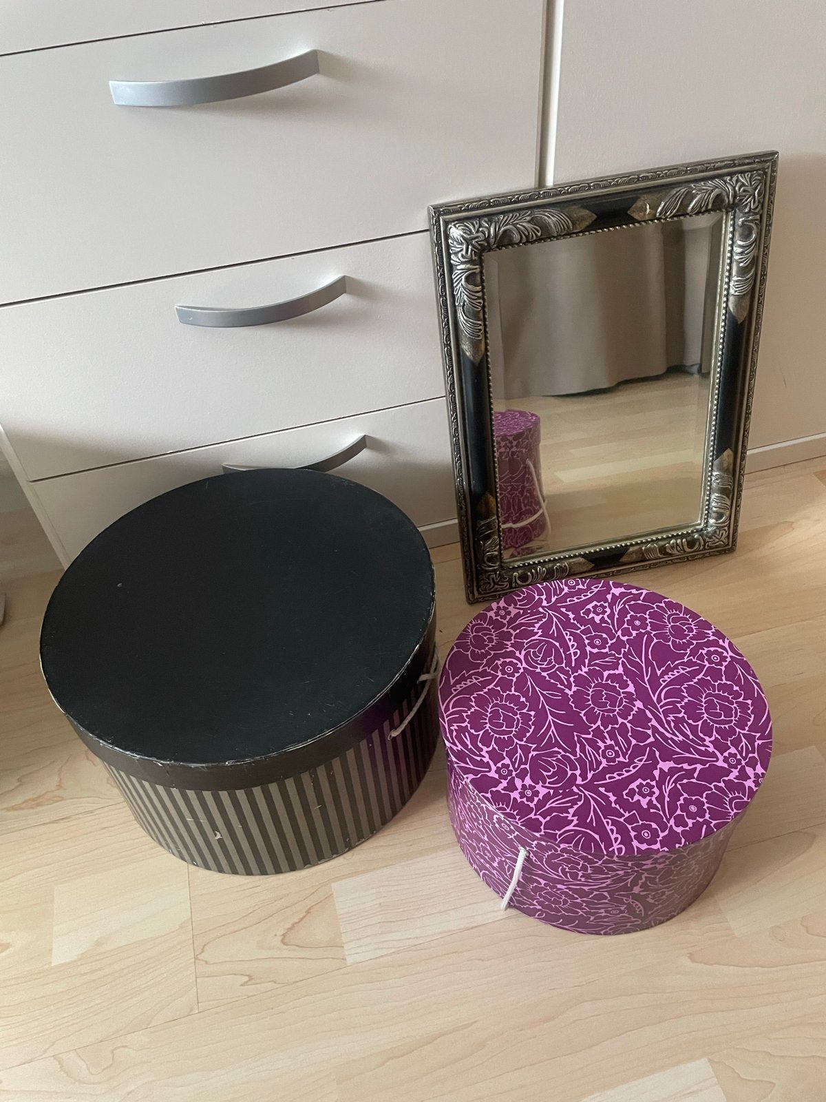 Set van 4 witte kunststof bloempotten, 25 tot 40 cm, Kunststof, Gebruikt, Rond