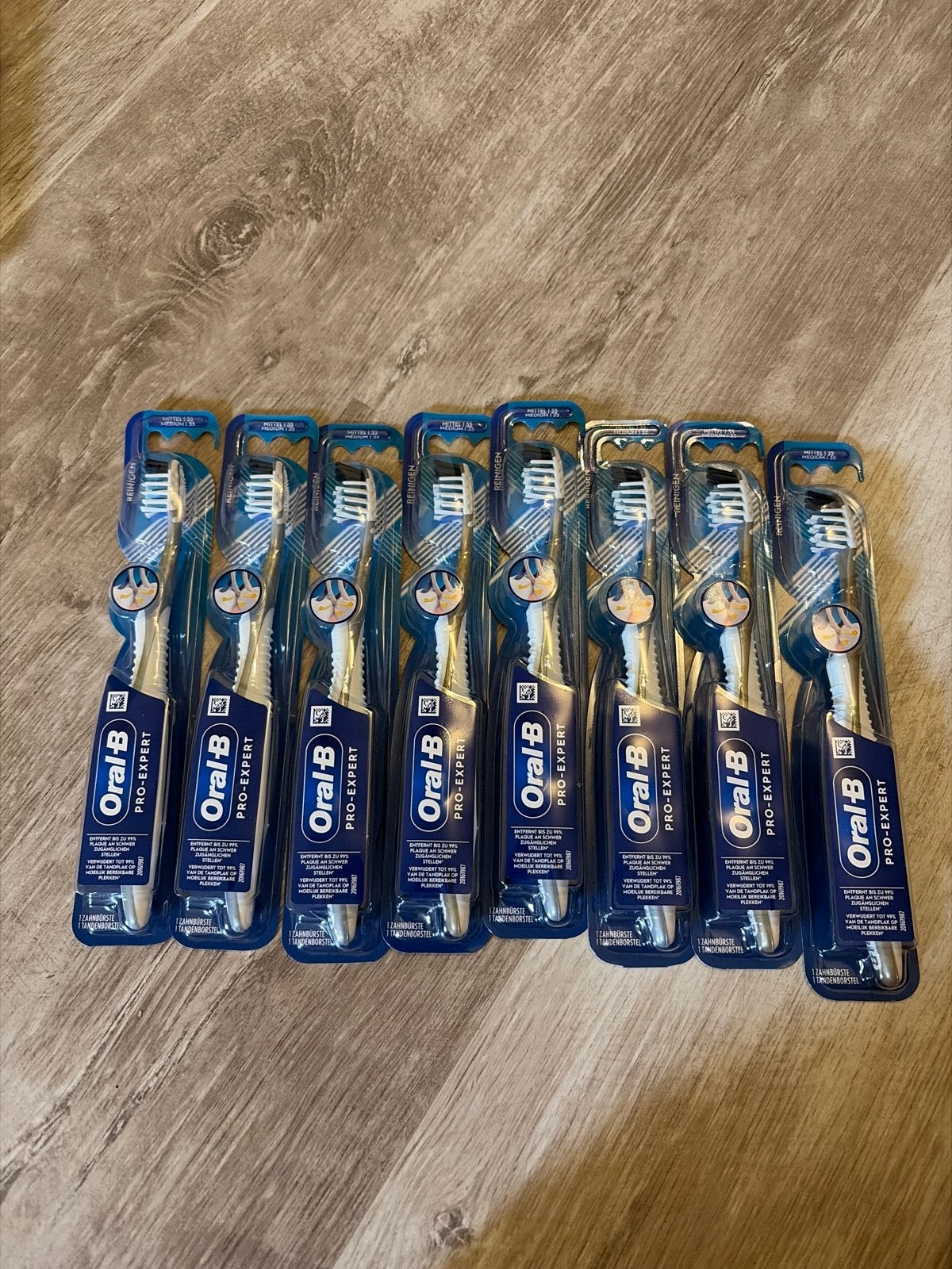8x Oral-B Pro-Expert Tandenborstels - Nieuw 8 stuks, Ophalen of Verzenden, Nieuw, Tandenborstel