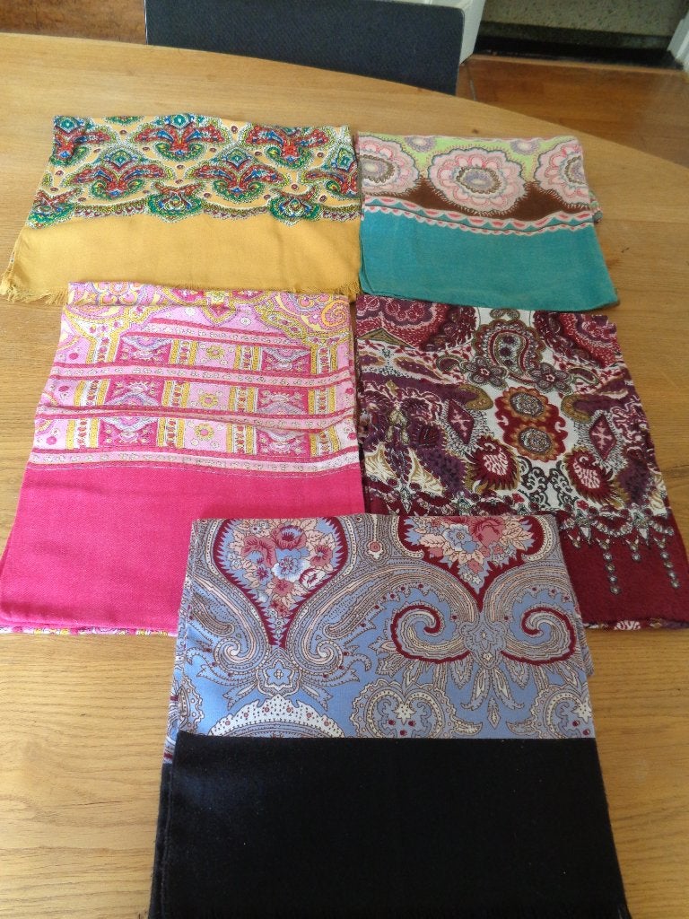 OILILY sjaaltje + PULLS+paisley print sjaaltje., Maat 38/40 (M), Oilily,Pulls, Ophalen of Verzenden, Zo goed als nieuw