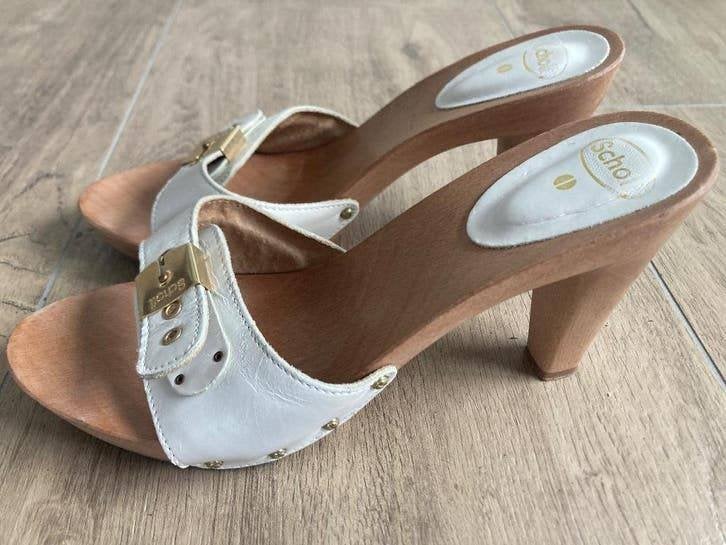 BIJNA NIEUW!! Hoge witte leren kleppers Scholl mt 42, Scholl, Wit, Zo goed als nieuw, Sandalen of Muiltjes