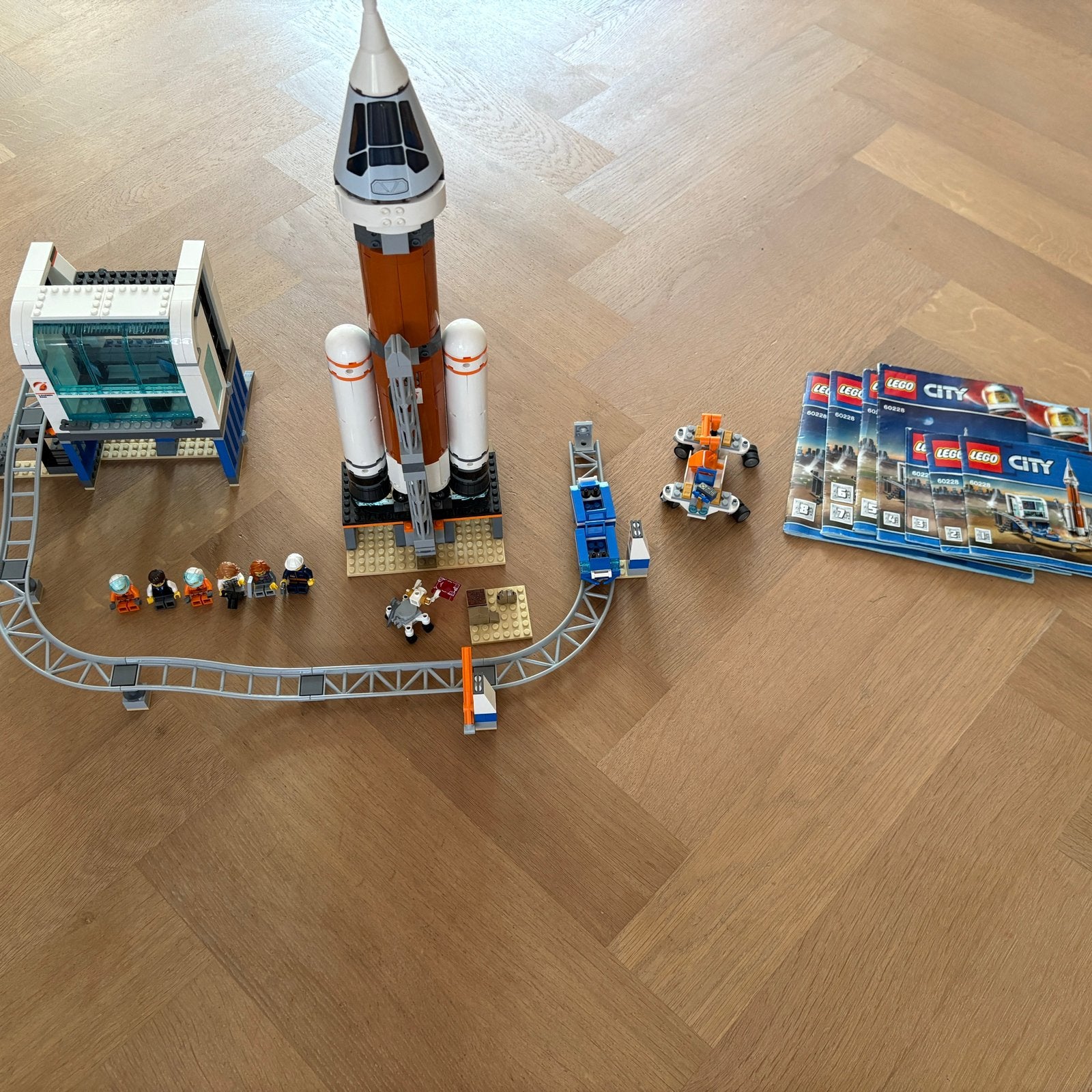 Lego city 60228 raket lanceer basis, Kinderen en Baby's, Speelgoed | Duplo en Lego, Inclusief minifiguren, City, Lego, Ophalen of Verzenden
