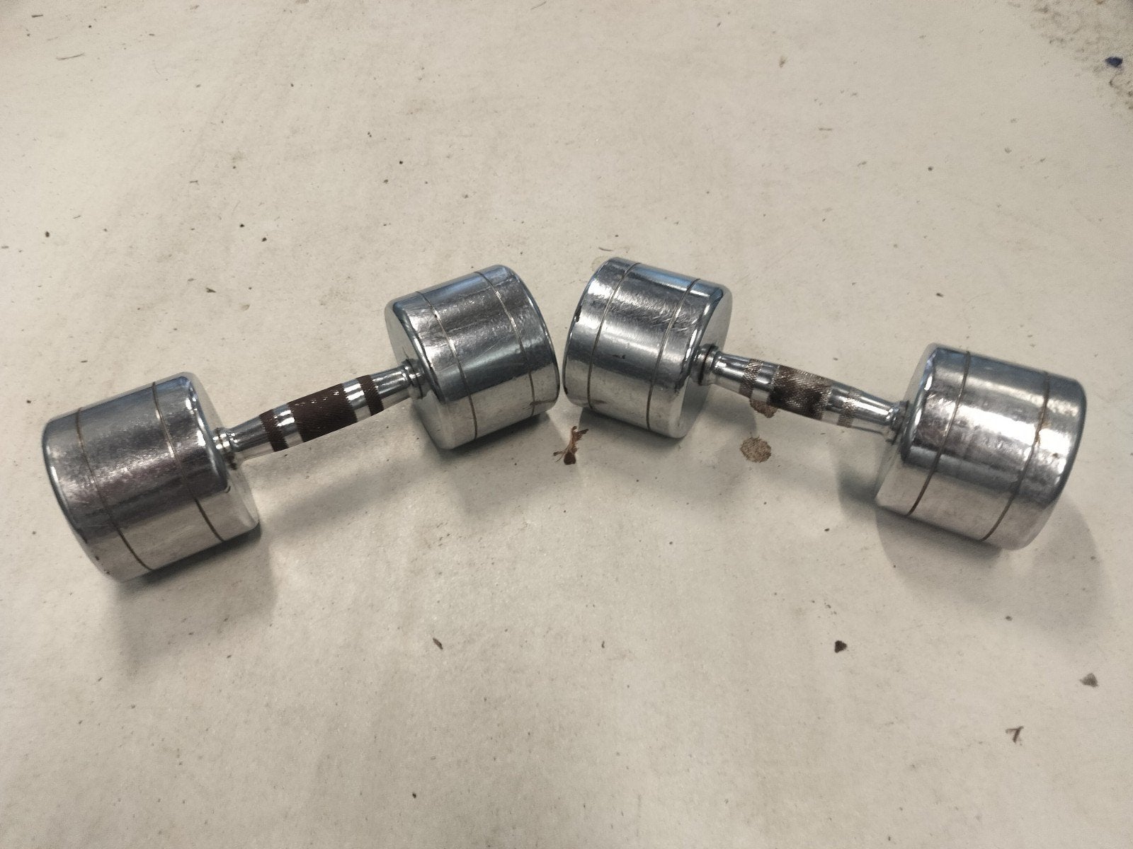 Set van 2 gebruikte dumbbells 12,5kg, Sport en Fitness, Fitnessmaterialen, Ophalen, Gebruikt, Rug, Dumbbell