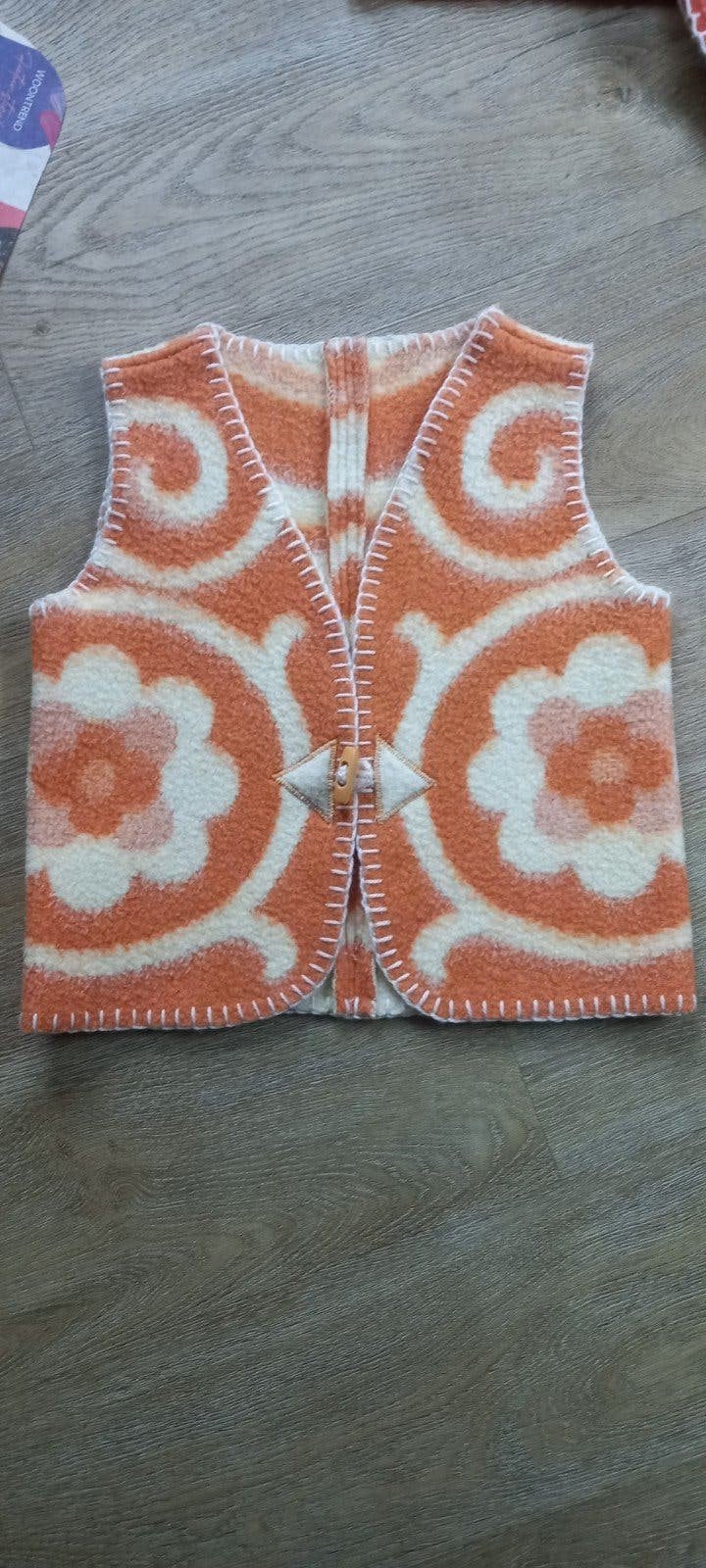 Handgemaakte wollen bodywarmer - Maat 122, Kinderen en Baby's, Ophalen of Verzenden