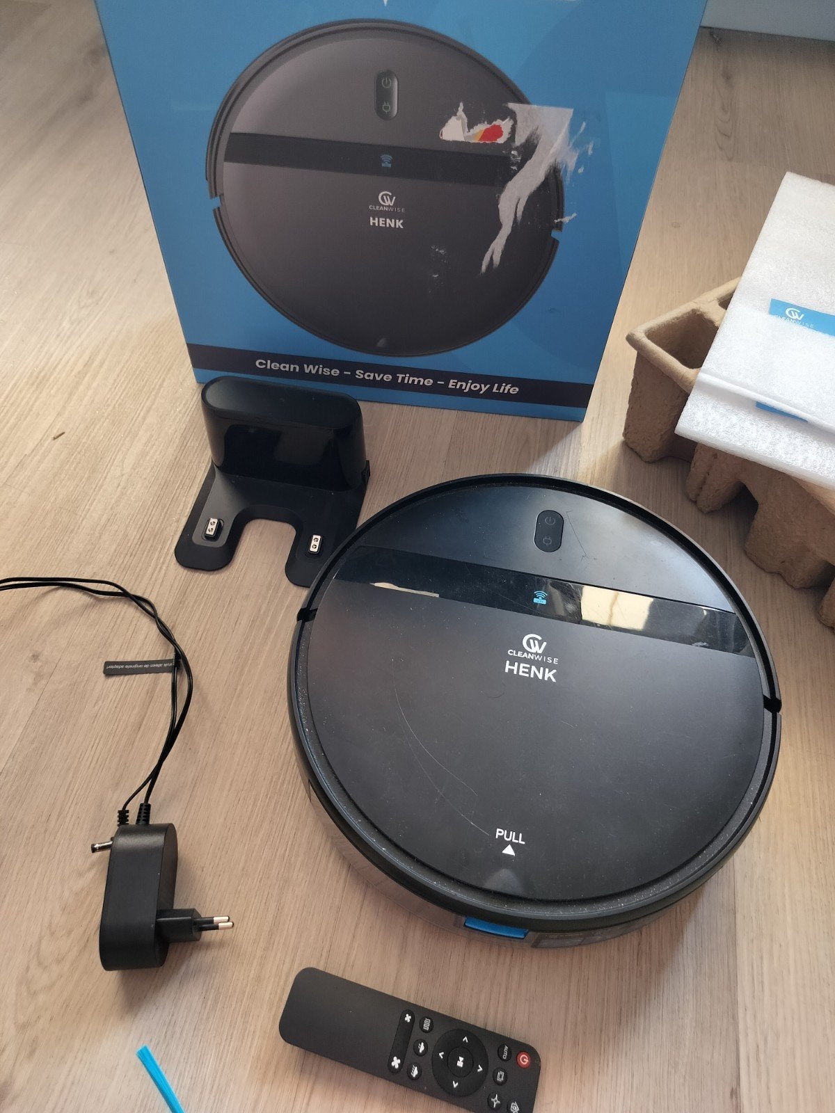 Robotstofzuiger Henk - Gebruikt, inclusief accessoires, Overige merken, Gebruikt, Ophalen of Verzenden, Robotstofzuiger