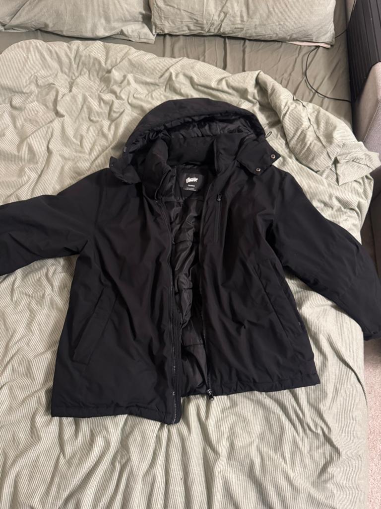 Zwarte winterjas met capuchon, Kleding | Dames, Jassen | Winter, Zo goed als nieuw, Maat 38/40 (M), Zwart, Ophalen of Verzenden