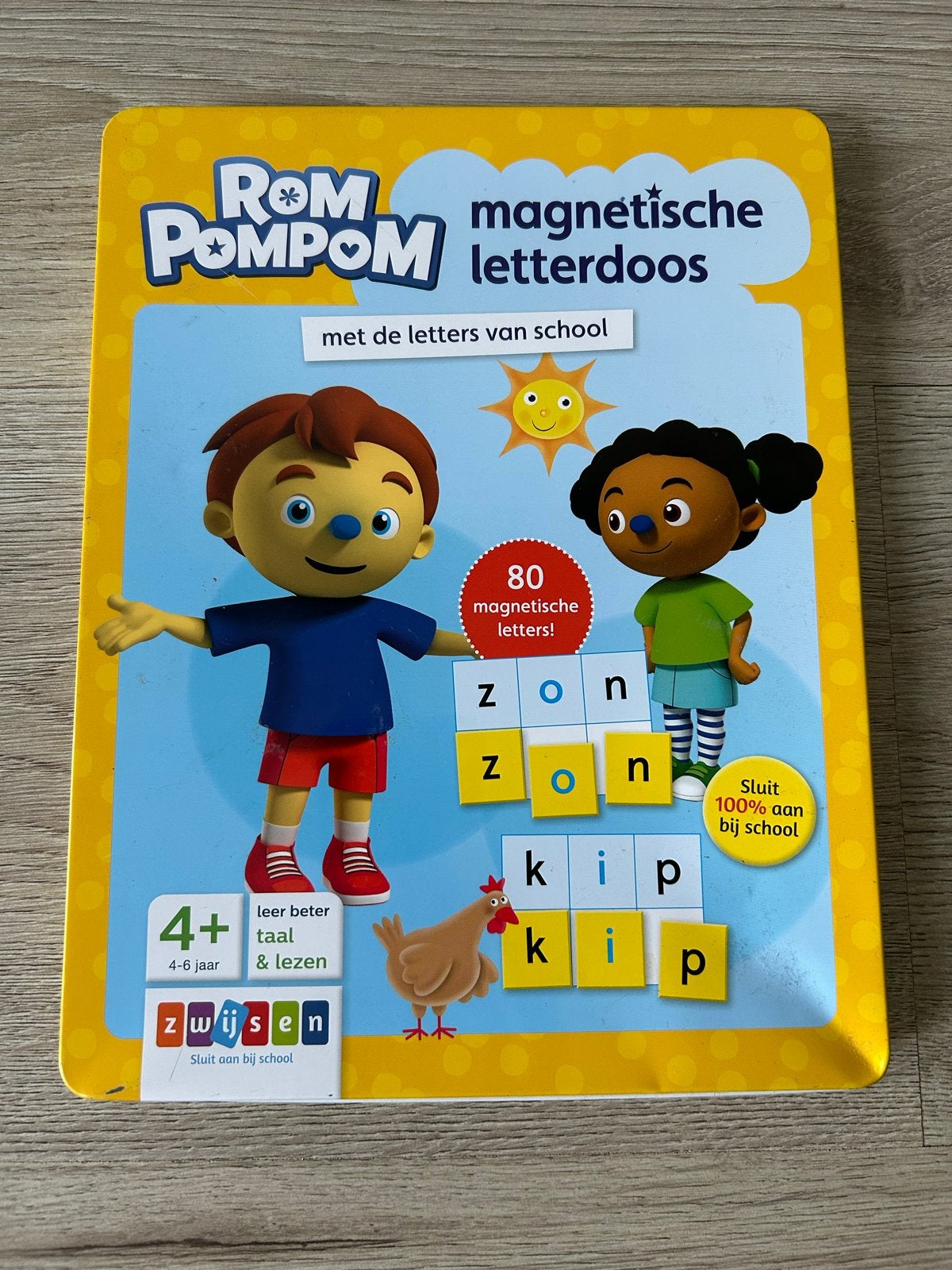Rom Pom Pom Magnetische Letterdoos, Kinderen en Baby's, Ophalen of Verzenden, Zo goed als nieuw, Taal en Lezen