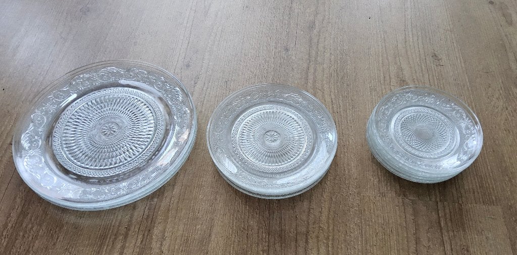 15 vintage glazen borden - prachtig reliëf - brocante, Ophalen, Vintage, Bord(en), Glas