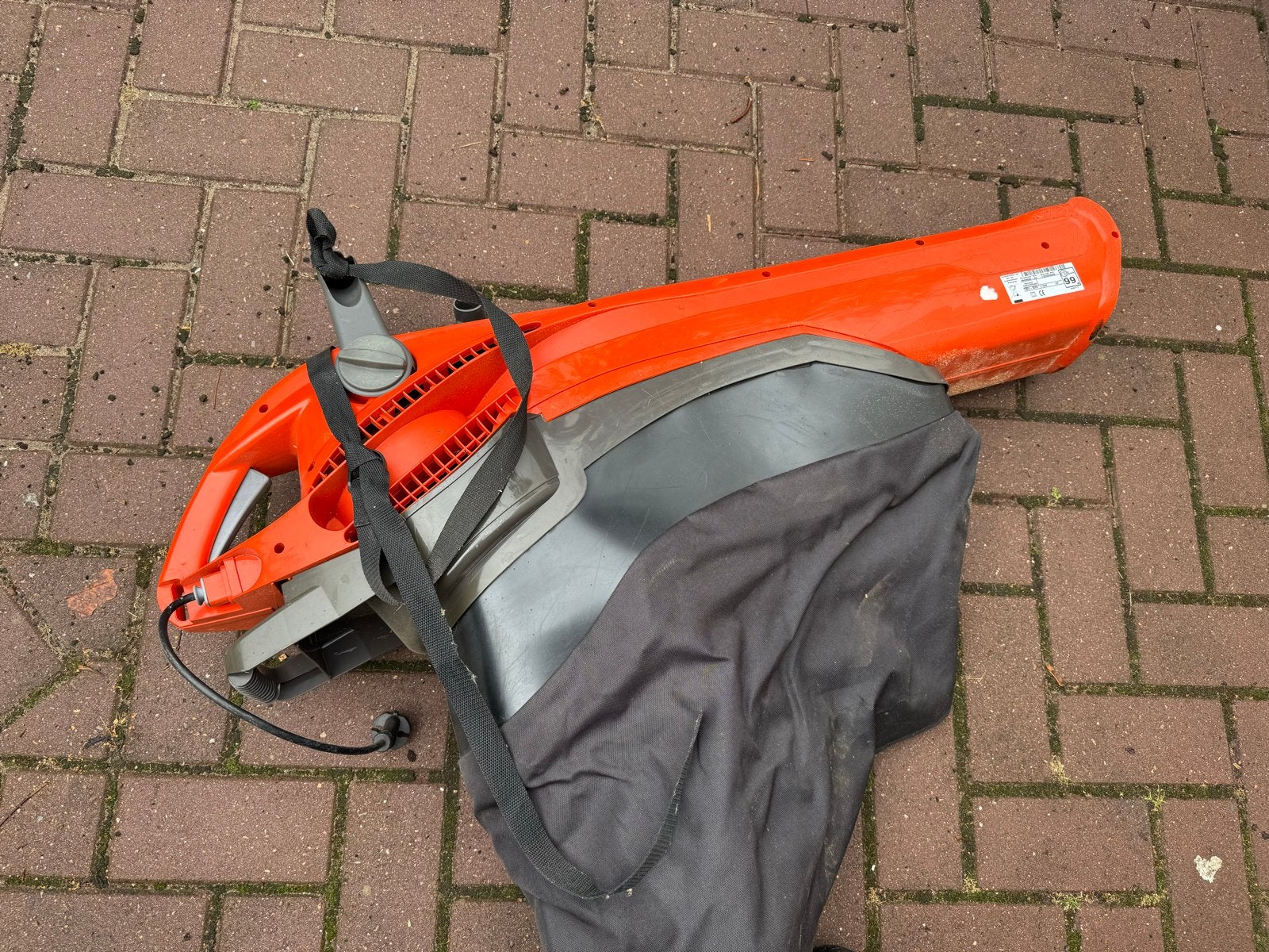 Robuste: Husqvarna Elektrische Bladblazer/Bladzuiger MEV2500, Ophalen, Gebruikt, Handgedragen, Met opvangzak