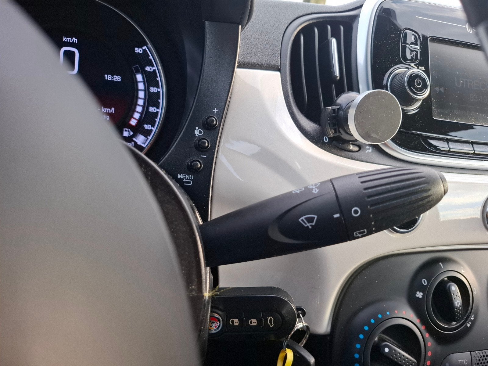 Foto 18 van Fiat 500 1.4 T-jet Abarth 595 145pk Wit 2019 Leder